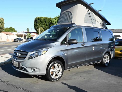 Used 2018 Mercedes-Benz Metris image 1