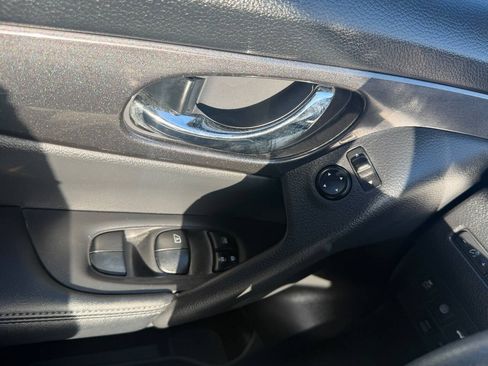 Used 2020 Nissan Rogue SV AWD/4WD image 30