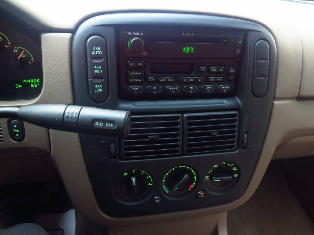 Used 2002 Ford Explorer XLT AWD/4WD image 9