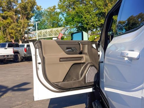 Used 2025 GMC Hummer EV 2X w/ Extreme Off-Road Package image 23