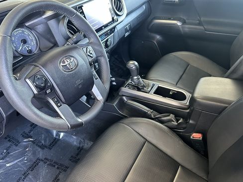 Certified 2022 Toyota Tacoma TRD Off-Road w/ TRD Premium Off Road Package AWD/4WD image 9