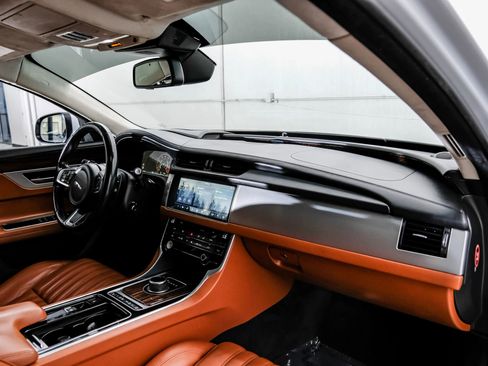 Used 2018 Jaguar XF Portfolio RWD image 17
