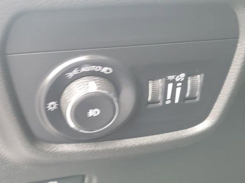 Used 2023 Jeep Grand Cherokee Limited image 12