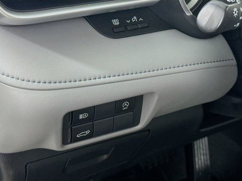 Used 2023 Toyota Highlander XLE AWD/4WD image 7