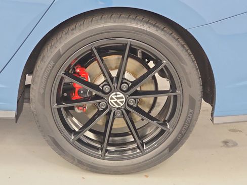 Certified 2025 Volkswagen Jetta GLI Autobahn w/ GLI Black Package image 33