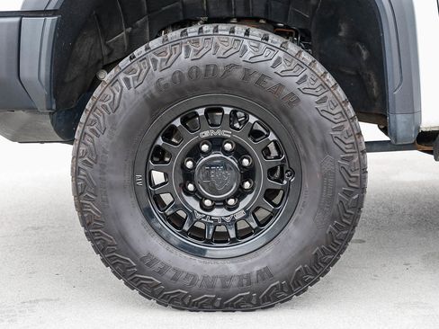 Used 2024 GMC Sierra 2500 AT4X w/ AT4X AEV Edition image 9