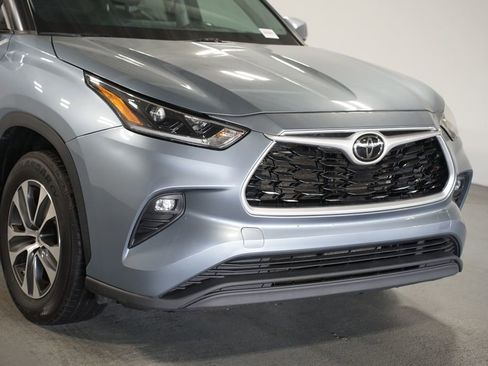 Used 2021 Toyota Highlander XLE image 4