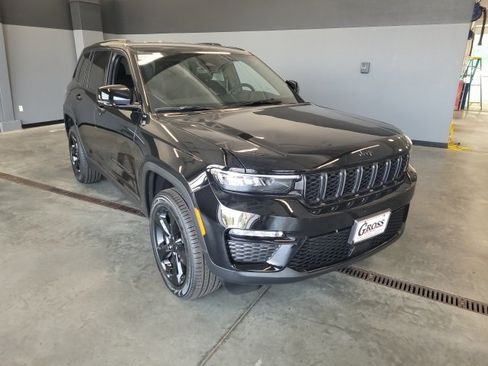 New 2025 Jeep Grand Cherokee Limited w/ Black Appearance Package image 2