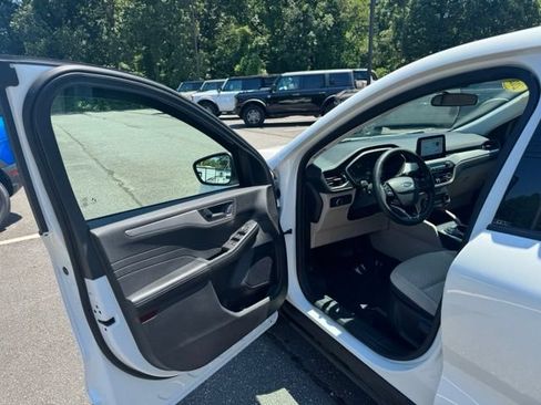 Used 2022 Ford Escape SE w/ Cold Weather Package AWD/4WD image 12