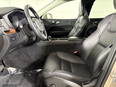 Used 2023 Volvo XC60 B5 Plus image 20