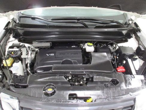 Used 2019 Nissan Pathfinder SL image 14