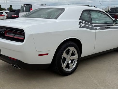 Used 2017 Dodge Challenger SXT RWD image 5