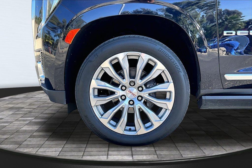 Used 2022 GMC Yukon XL Denali RWD image 32