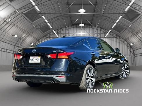 Used 2019 Nissan Altima 2.5 SV FWD image 2