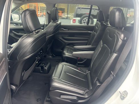Used 2023 Jeep Grand Cherokee L Limited AWD/4WD image 11