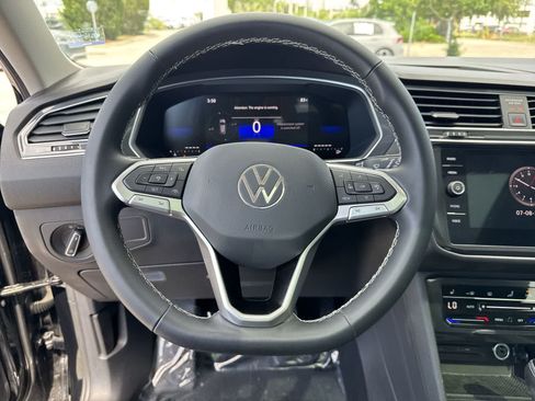 Certified 2023 Volkswagen Tiguan SE w/ Panoramic Sunroof Package FWD image 28