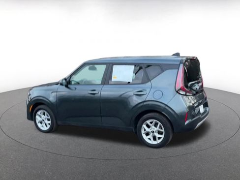 Used 2025 Kia Soul LX w/ LX Technology Package image 10