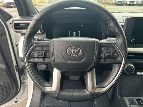 Used 2024 Toyota Tacoma TRD Off-Road image 18