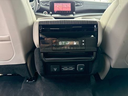 Used 2024 Jeep Wagoneer Series II w/ Flexible Seating Group RWD image 22