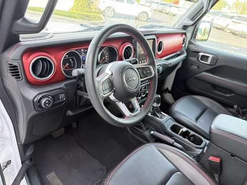 Used 2023 Jeep Gladiator Rubicon w/ LED Lighting Group AWD/4WD image 15