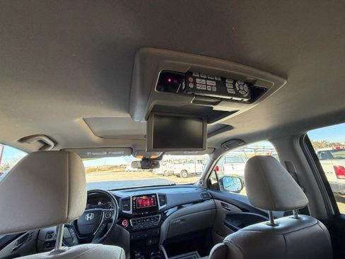 Used 2016 Honda Pilot Touring image 12