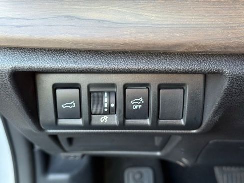 Used 2023 Subaru Outback Limited image 9