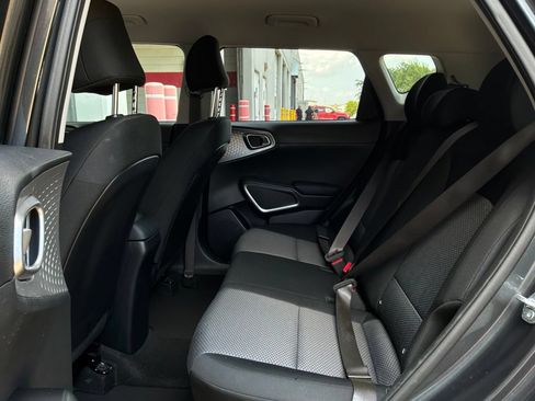 Used 2025 Kia Soul LX w/ LX Technology Package FWD image 11