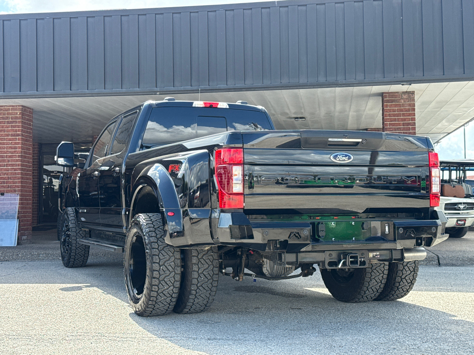 Used 2022 Ford F350 Lariat w/ Lariat Ultimate Package AWD/4WD image 7