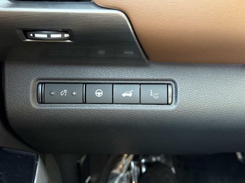 Used 2023 Nissan Pathfinder Platinum AWD/4WD image 14
