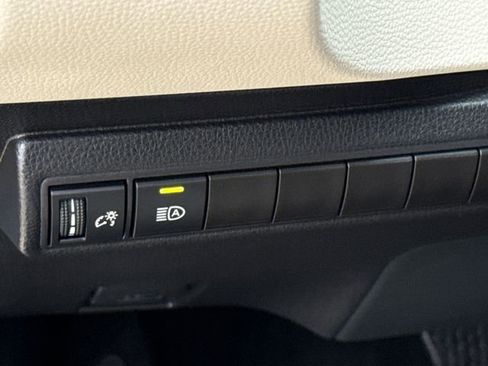 Used 2025 Toyota Corolla LE FWD image 21