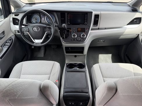 Used 2019 Toyota Sienna LE FWD image 13