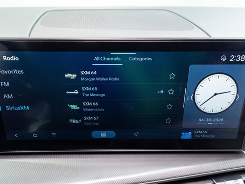 Used 2025 Hyundai Santa Fe SEL FWD image 17