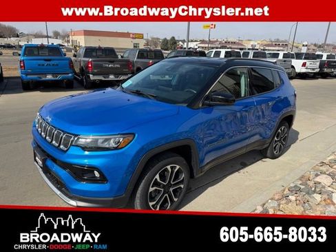 Used 2022 Jeep Compass Limited image 3