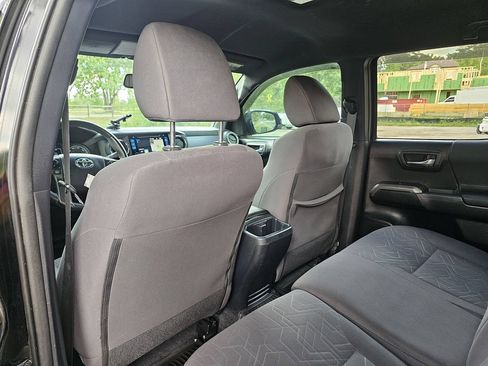 Used 2017 Toyota Tacoma TRD Off-Road w/ Tow Package (A/T) AWD/4WD image 26