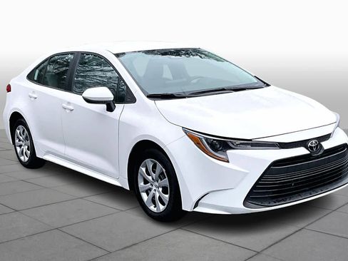 Certified 2024 Toyota Corolla LE image 3