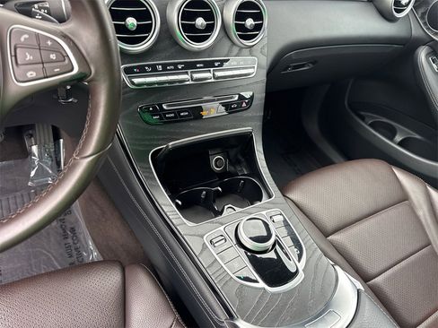 Used 2018 Mercedes-Benz GLC 300 w/ Premium Package image 30