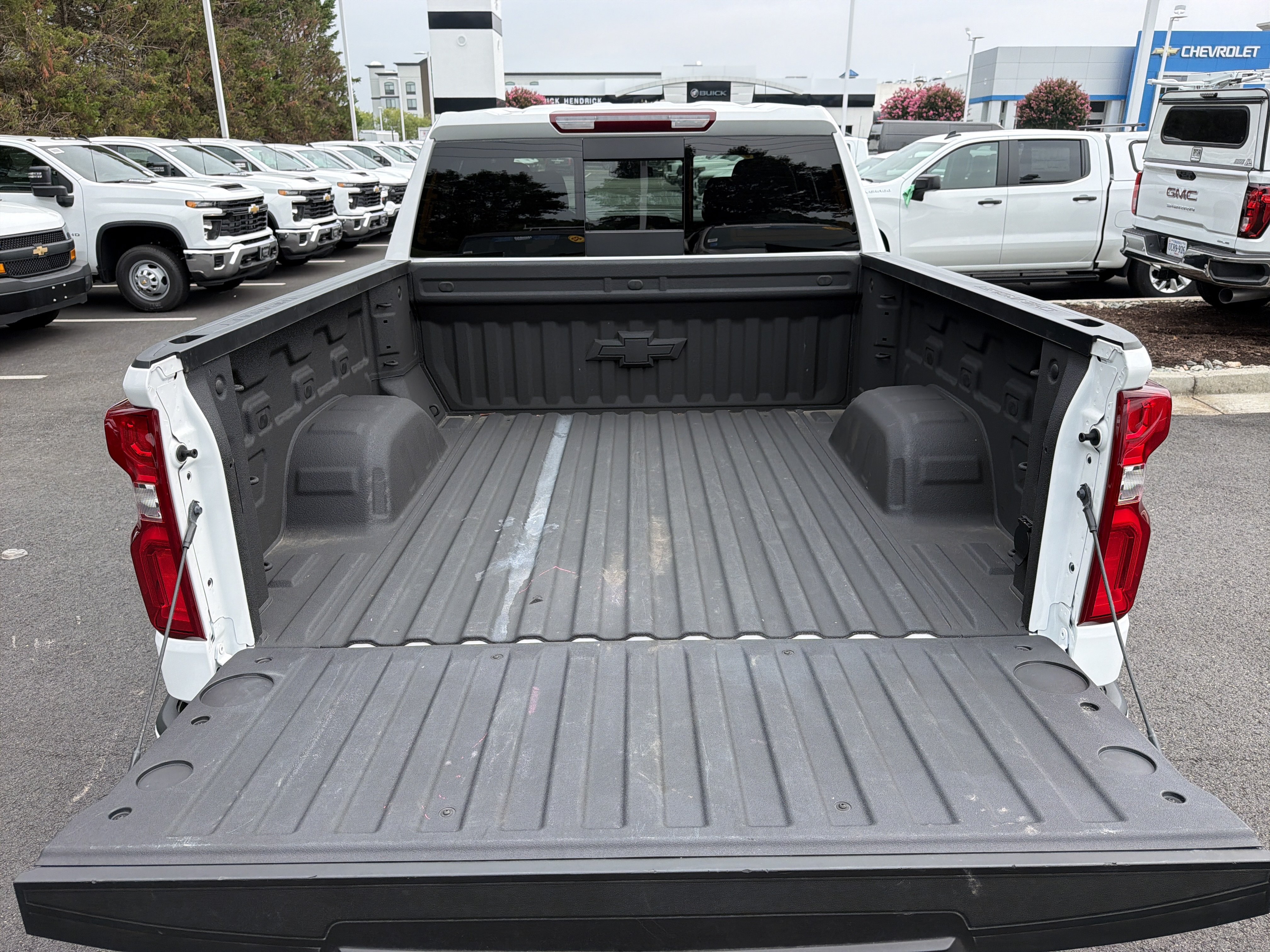 Used 2025 Chevrolet Silverado 1500 RST AWD/4WD image 33