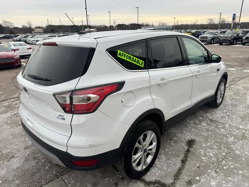Used 2017 Ford Escape SE w/ SE Cold Weather Package AWD/4WD image 5