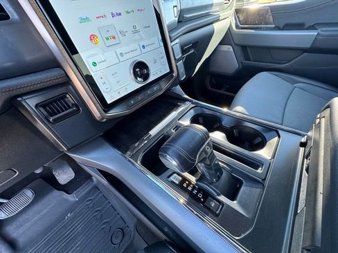 Used 2022 Ford F150 Lightning Lariat image 30