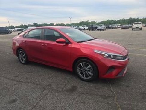 Used 2023 Kia Forte LXS FWD image 2