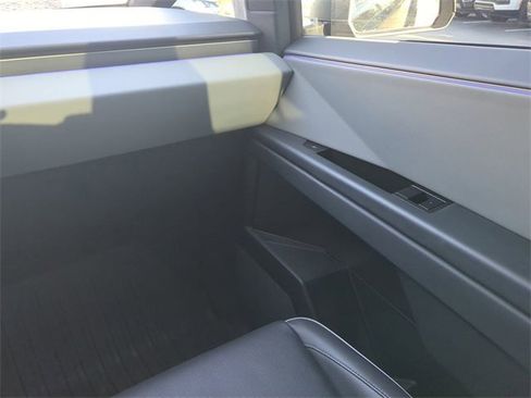 Used 2024 Tesla Cybertruck AWD Crew Cab image 16