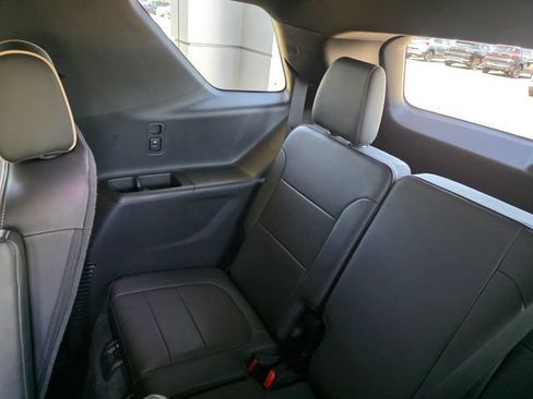 Used 2023 Chevrolet Traverse Premier w/ Redline Edition AWD/4WD image 19