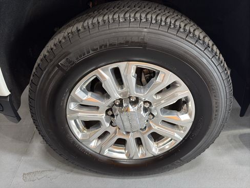 Used 2022 GMC Sierra 3500 Denali AWD/4WD image 9