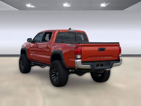 Used 2017 Toyota Tacoma TRD Off-Road w/ Tow Package (A/T) AWD/4WD image 3