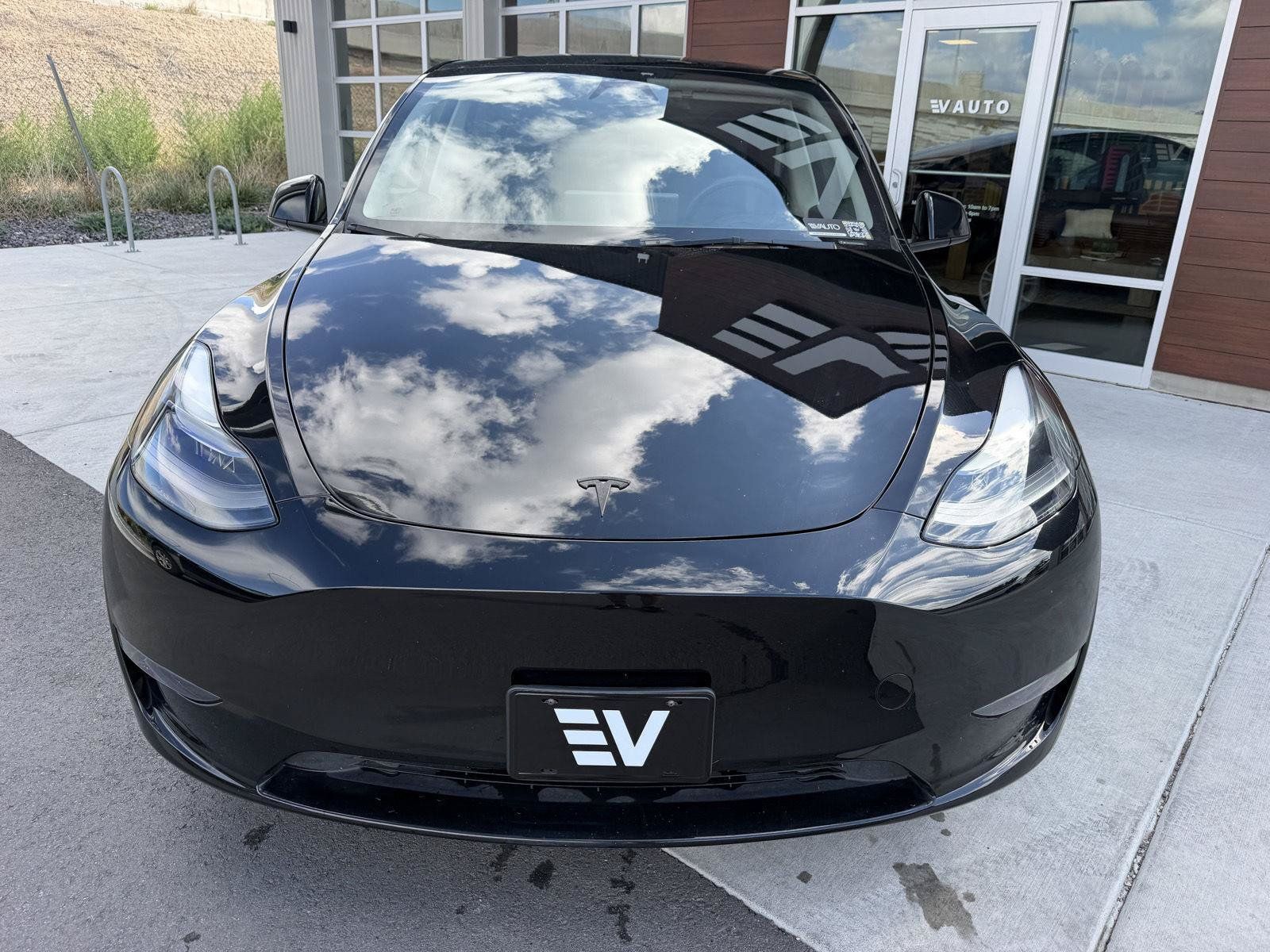 Used 2024 Tesla Model Y 2WD image 3