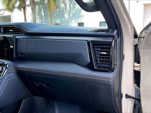 Used 2023 GMC Sierra 1500 AT4 w/ AT4 Premium Package AWD/4WD image 27