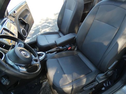 Used 2018 Volkswagen Beetle 2.0T S image 44