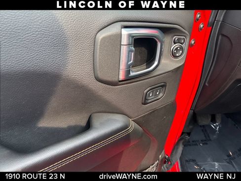Used 2024 Jeep Wrangler Unlimited Sahara AWD/4WD image 13