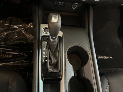 Used 2025 Nissan Altima 2.5 SV FWD image 40