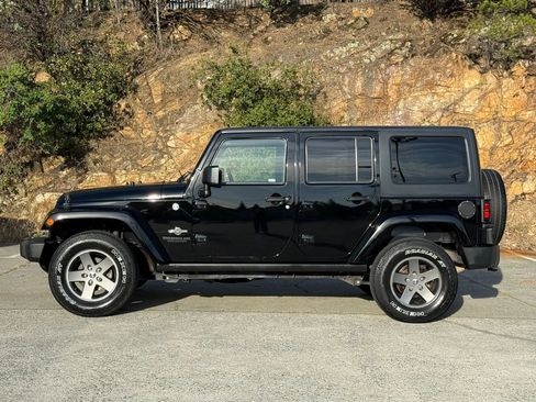 Used 2015 Jeep Wrangler Unlimited Sport AWD/4WD image 2